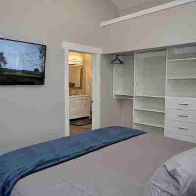 Lauralee’s Legacy House-Minutes to Cedar Point Rooms