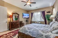 Luxury Vacation Villa with Salt water Pool and Spa. - Homestays