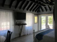 Private and Dreamy.....Balcony, Wine, Sunset,  Upstairs with its own entrance! - Balkon