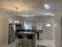 Modern Townhouse Near Beach and Grocery Store - 2 ดาว
