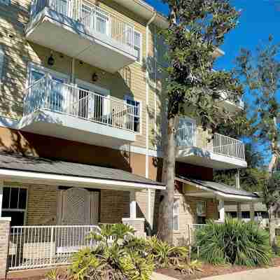Amazing Location!  Alberts Place @ Midtown w/parking Walk to UF and the Stadium. Hotel Exterior