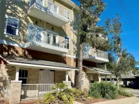 Amazing Location!  Alberts Place @ Midtown w/parking Walk to UF and the Stadium. - balcón