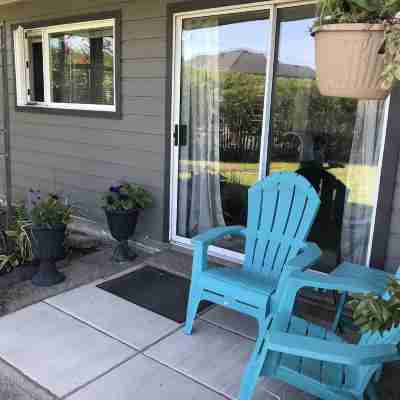 Spacious one bedroom suite Others