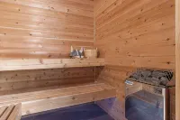 CDA Beach Hot Tub+Sauna & Plunge Spa Haven - 4-Star