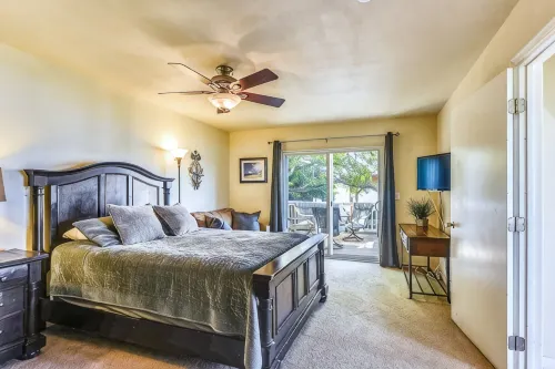 Luxurious 3000sq ft Lakefront Home on Point surrounded by Nature and Views! - 4 estrellas