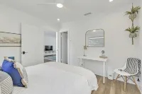 LUXURIOUS CRAFTSMAN HOME 3-BLOCKS AWAY FROM BEACH - บังกะโล