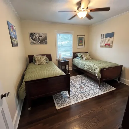 Entire home, charming 3-2 near the Marietta square!