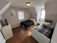 Spacious Charming 3-bedroom house with WiFi and AC in Burlington