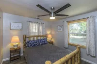 Charming 2-bedroom cabin Near Yosemite NP, High Speed WiFi in lovely Mariposa - Alphydda