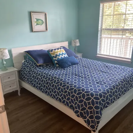 “Truly Beautiful    Golf Course & Lake View Getaway – Minutes from the Beach!