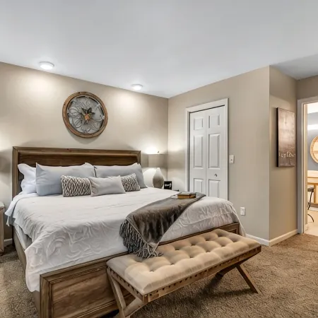 2 Bd GROUND FLOOR, Pointe Royale Golf, INDOOR POOL,  and Lake Taneycomo fishing