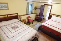 Sleeps 6. Suite - historical home - 무료 와이파이
