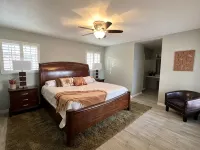 A.L.I. Place is a newly renovated 3 bedroom/2 bathroom home 5 min. from airport. - 4 stjerner