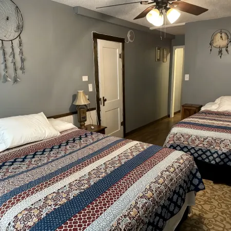 Large,3 Bdrm, Lake View/Access Home w/ Rustic/Modern Charm, Resort Amenities