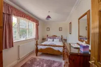Oak Tree Cottage, Charming & Rural Home, Heart of the New Forest - 4-Star