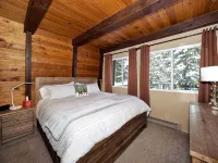 WALK TO BRIGHTON + PRIVATE HOT TUB + MOUNTAIN VIEW - Hytter