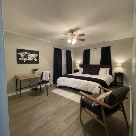 Cozy 2BR Lincoln House