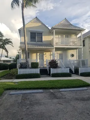 Great Water Front 2 Story Townhouse With Boat Slip available at additional cost - Wifi