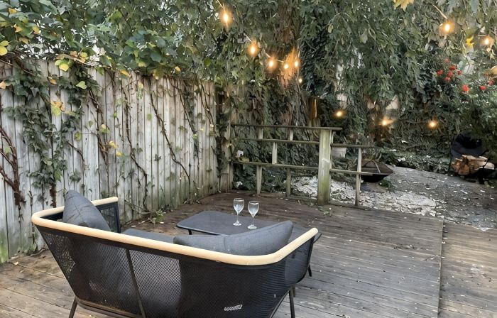 Row-home 3min drive to Central Market,Office,Patio w/ Fire Pit, Artistic Accents
