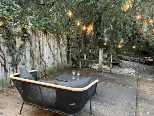 Row-home 3min drive to Central Market,Office,Patio w/ Fire Pit, Artistic Accents - 4-Star