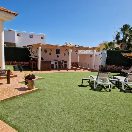Luxury 3 bedroom villa overlooking golf course with private pool and Wi-fi