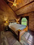 Private Cabin with Pond on Family Farm - Homestays