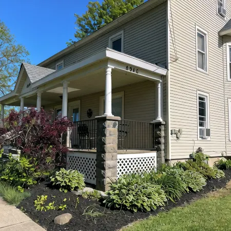 Lake Life 1BD at heart of GOTL. Bright & Airy and right off the strip.