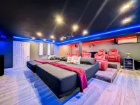 Amenity Paradise! Theater, Game-room, Mini Golf, Outdoor Bowling & Hot Tub! - 4 stjerner