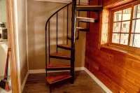 Westby Hideaway: Charming & Cozy 2-Bedroom Cabin on a Peaceful Dead-End Road. - Alphydda
