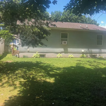 Sparkling clean bungalow close to campus