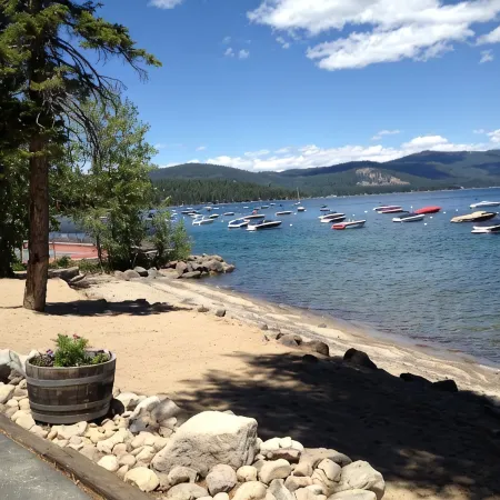 Luxury Re-modeled Lake Front, Stunning Views - Private beaches, piers, hiking