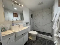 Private Apt. in Historic Home: Walk to Monuments, Museums & Convention Center. - Condos