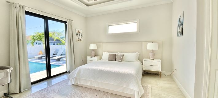 Newly builded house with a pool in Naples Park Hotels in Naples Park