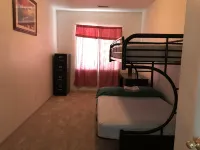 Gorgeous Clean 4 Bedroom Glendale Vacation Home + Wi-Fi - 2-Star