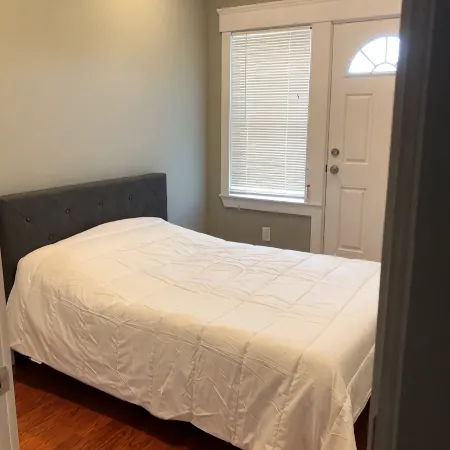 Large Luxury Condo/Townhouse Center of South Boston W/ Free Parking & WiFi