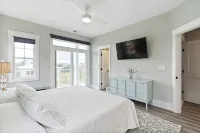 Stunning Family Getaway - Water Views, Easy Boat Launch - 4-Star