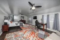 Scenic Hiking in Cuyahoga Valley National Park! 3Br House, Central Air & Laundry - Wifi