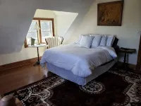 Sleeps 12. Less Than 1.5 Blocks from the Main Intersections Downtown Ludington - 3-Star