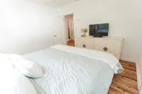 Vintage Home By Parks- 20 min to U of O - 8 min to Airport - Pet Friendly - Bungalows