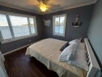 10 Mile View on Lake Murray, SC, Putting Green, Hot Tub, Lake Edge Fire Pit - 4-Star