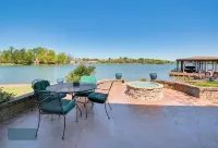 Modern Lakefront Property - Wifi