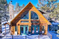 LOG CABIN w/Mtn View, Hot Tub, & Fireplace! - Alphydda