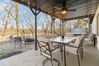 "Cumberland Shoreline Retreat" Waterfront Access, Fun, Hot Tub, Marinas - 4-Star