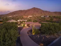 Luxury Sonoran Nights,Walk to Cave Creek, Heated Pool/Hot Tub, Backs Black Mtn - Wi-Fi
