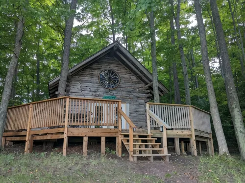 Rustic Retreat Log Cabin Nestled Among 65 Acres - Chalets