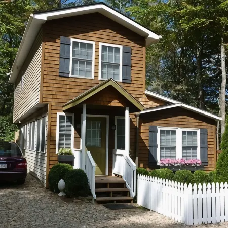 Affordable Luxury with Hot Tub, Fireplace, Central Air/Heat, Wifi in Highlands!