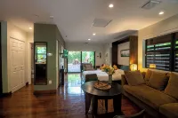 Coconut Grove Garden Cottage • Private Retreat with Free Parking & Full Kitchen - Bungalows