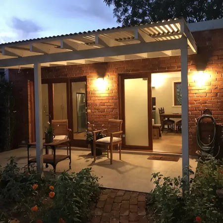 CBD luxury - near cafes, parks & art. Free bikes