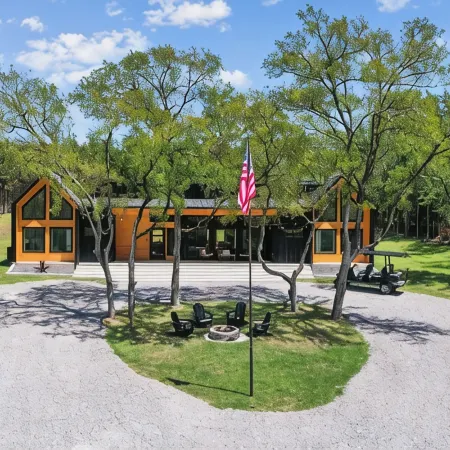 Welcome to The Yellowpine Retreat – Your Luxury Lakefront Retreat Lake Texoma