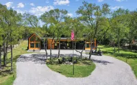 Welcome to The Yellowpine Retreat – Your Luxury Lakefront Retreat Lake Texoma - 4-Star